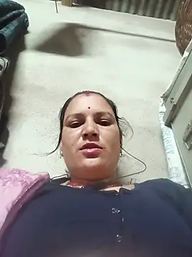 Hot hiuj online show from May 21, 8:05 pm