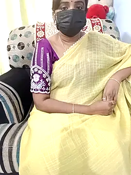 Snapshot of Tinarosy13 chatting on February 22, 11:20 am Tinarosy13 online show from February 22, 11:20 am