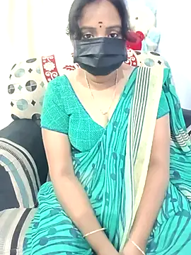 Snapshot of Tinarosy13 chatting on March 4, 8:53 am Tinarosy13 online show from March 4, 8:53 am