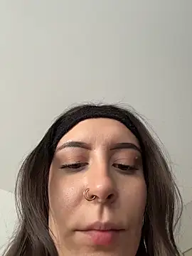 alesziarose  online show from January 18, 10:13 pm