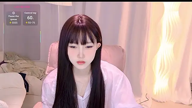 YE Zi  online show from January 16, 6:56 pm