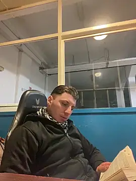 allee2206 online show from March 28, 9:58 pm