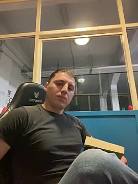 allee2206 online show from April 3, 9:13 pm