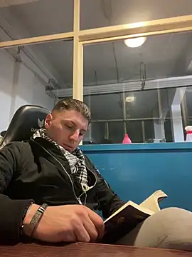 allee2206 online show from April 21, 9:17 pm