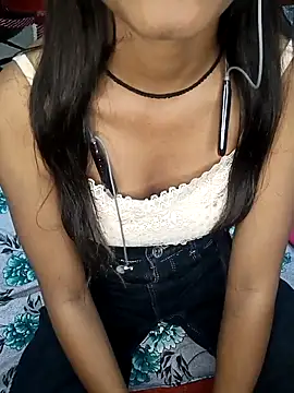 Snapshot of Moongirl963 chatting on February 28, 5:03 pm Moongirl963 online show from February 28, 5:03 pm