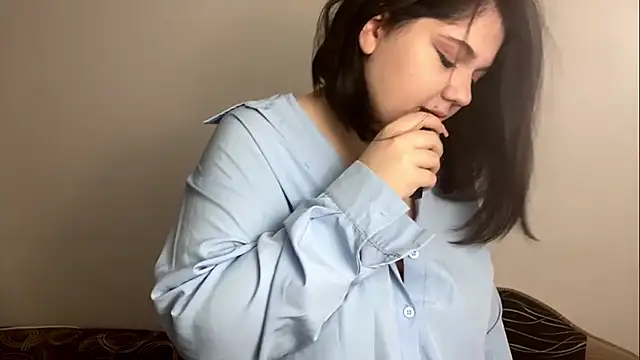 LunaBlakes online show from February 13, 7:48 am