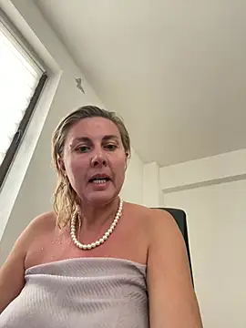 Amelia9798 online show from January 10, 8:27 am