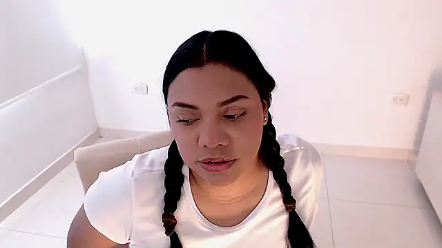 isabelateran online show from July 17, 6:57 pm
