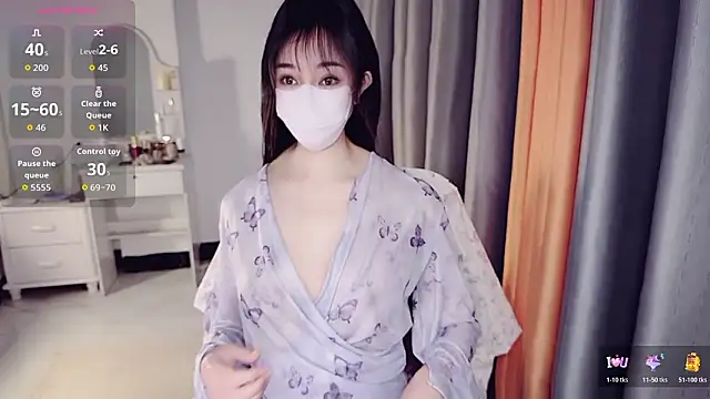 Snapshot of NolanMia chatting on February 2, 2:32 am NolanMia online show from February 2, 2:32 am