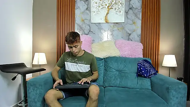 AVENGER BOYS2026 online show from February 18, 7:32 pm