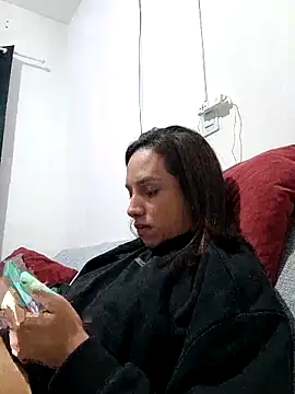 ofjuliaa online show from May 14, 12:56 pm