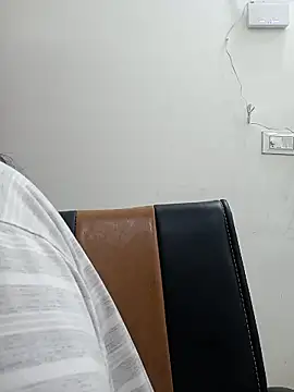 piryasharma005 online show from February 26, 7:24 pm