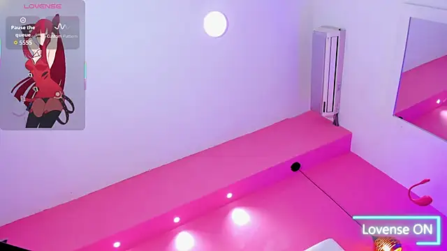 mia collinsss online show from January 7, 8:55 pm