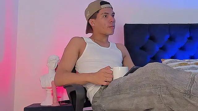 Marcus Moreno online show from February 20, 12:29 am