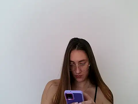 Noracherry online show from March 1, 3:14 pm