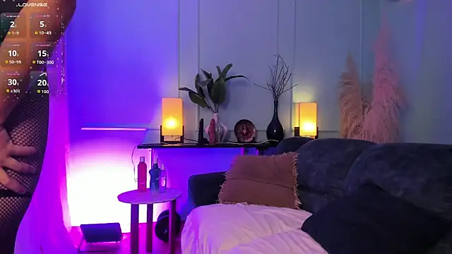 Nicki Ripperton online show from May 8, 4:51 am