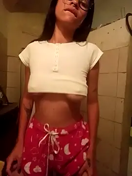 Chiquitoperopeligroso4 online show from March 15, 5:24 am