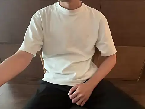 Snapshot of Dickieplay001 chatting on February 27, 6:35 am Dickieplay001 online show from February 27, 6:35 am