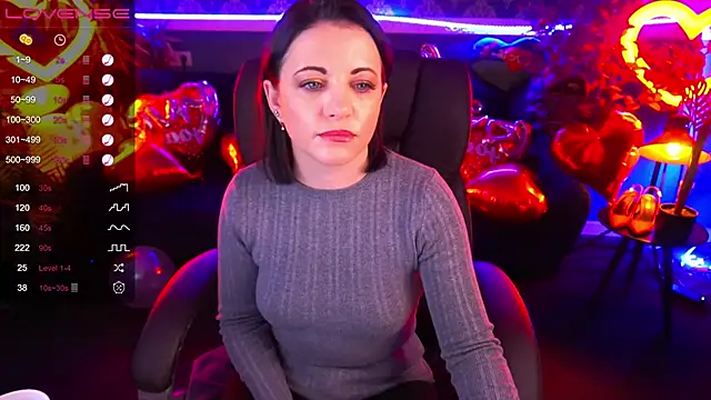 Snapshot of Dafni_Monn chatting on February 7, 6:24 am Dafni Monn online show from February 7, 6:24 am