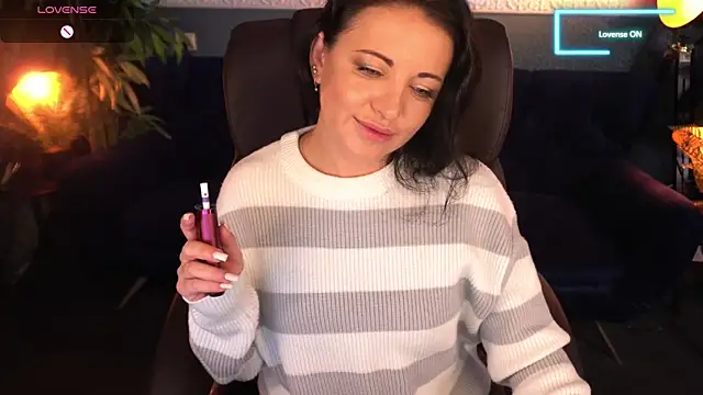 Snapshot of Dafni_Monn chatting on October 19, 5:30 am Dafni Monn online show from October 19, 5:30 am