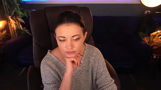 Snapshot of Dafni_Monn chatting on November 6, 6:36 am Dafni Monn online show from November 6, 6:36 am