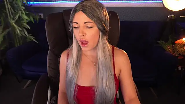 Snapshot of Dafni_Monn chatting on November 8, 6:24 am Dafni Monn online show from November 8, 6:24 am