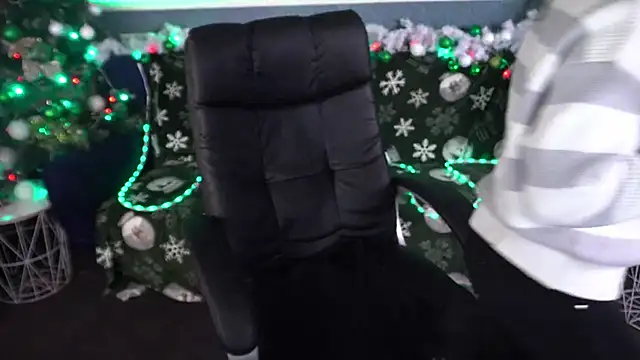 Snapshot of Dafni_Monn chatting on December 16, 6:40 am Dafni Monn online show from December 16, 6:40 am