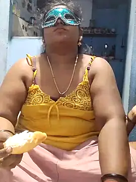 Snapshot of divyasree1431 chatting on February 7, 6:00 pm divyasree1431 online show from February 7, 6:00 pm