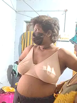 Snapshot of divyasree1431 chatting on February 11, 7:30 pm divyasree1431 online show from February 11, 7:30 pm