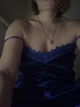 littlewidow online show from January 15, 6:22 pm