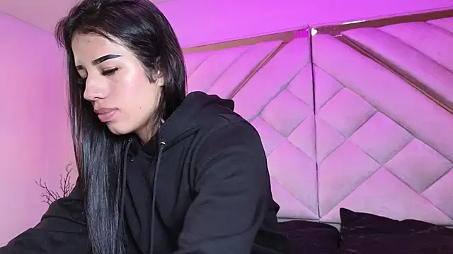 zoevg online show from March 27, 12:49 pm