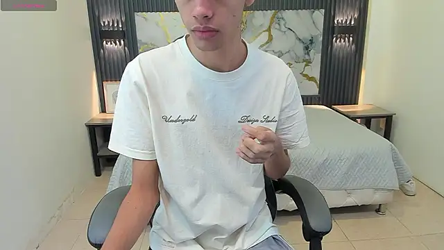 Dark Desiree18 online show from February 4, 12:00 pm