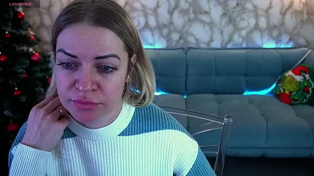 Snapshot of AnnaRayy chatting on January 10, 6:48 am AnnaRayy online show from January 10, 6:48 am