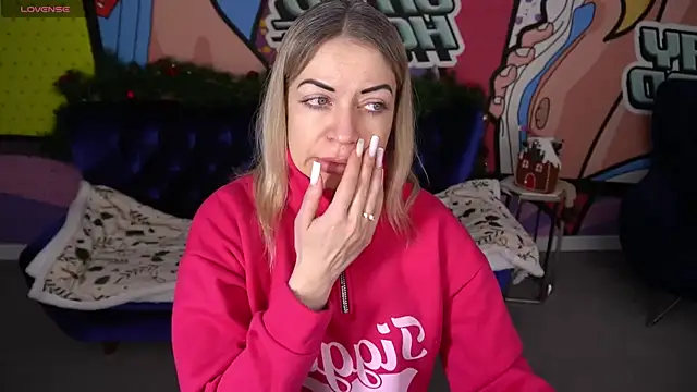 Snapshot of AnnaRayy chatting on January 11, 6:40 am AnnaRayy online show from January 11, 6:40 am