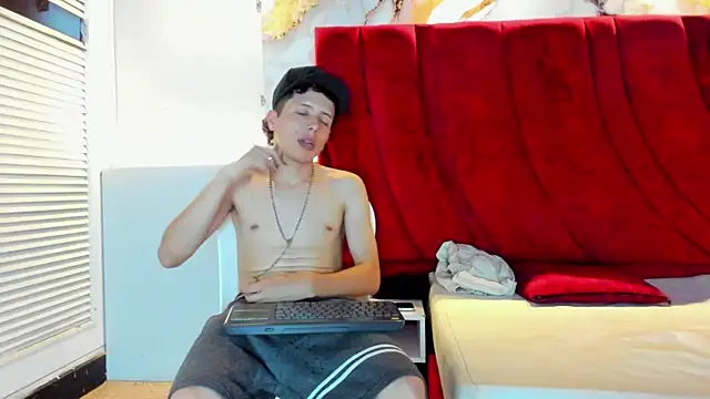 ESTEBAN 2102 online show from January 16, 7:40 pm