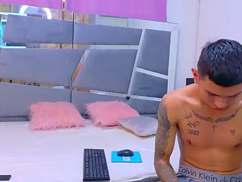 Scook Gray  online show from January 15, 8:56 pm