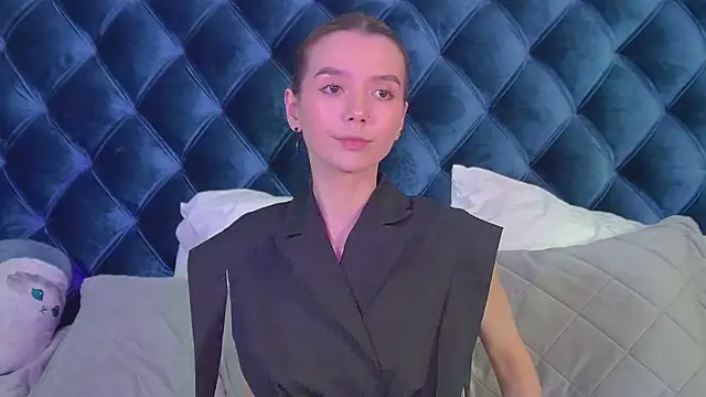 VanessaVienne online show from April 18, 4:11 pm