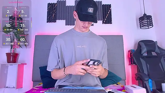 Sophi and Jack online show from March 16, 11:09 pm