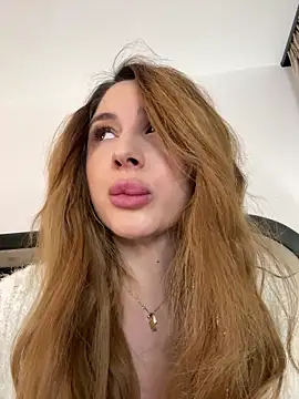 Snapshot of LucyBridgette chatting on February 21, 9:10 am LucyBridgette online show from February 21, 9:10 am