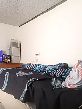 Snapshot of Winterslender chatting on February 13, 8:21 am Winterslender online show from February 13, 8:21 am