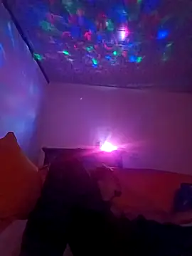 Snapshot of Winterslender chatting on February 19, 9:22 pm Winterslender online show from February 19, 9:22 pm