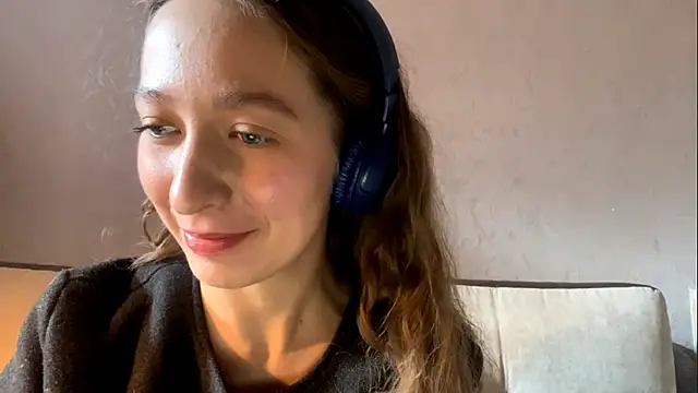 ElinHartshorne online show from January 13, 9:36 am