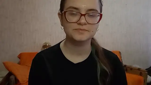 Snapshot of Miyabeee chatting on February 6, 8:18 am Miyabeee online show from February 6, 8:18 am