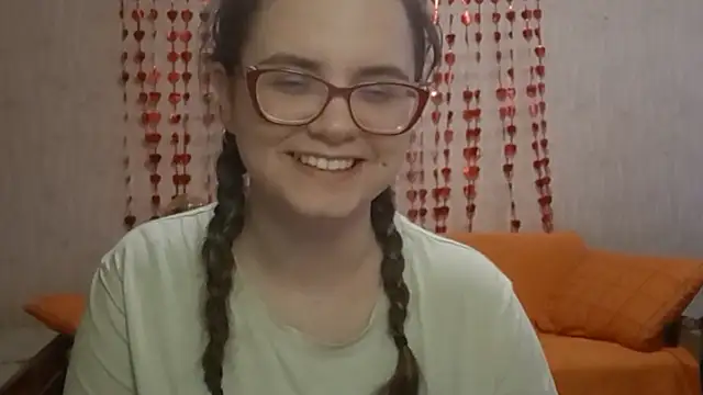 Snapshot of Miyabeee chatting on March 8, 8:07 am Miyabeee online show from March 8, 8:07 am