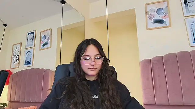 Hanabie  online show from February 22, 3:18 am