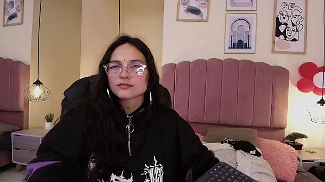 Hanabie  online show from April 12, 3:33 am