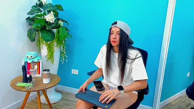 ViictoriiaSaenz online show from March 2, 4:47 am