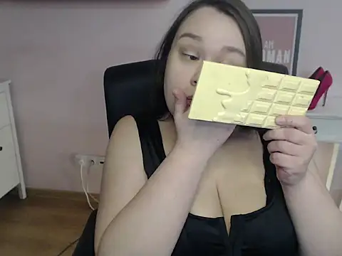 Snapshot of HollyDanceSoul chatting on February 5, 5:45 am HollyDanceSoul online show from February 5, 5:45 am