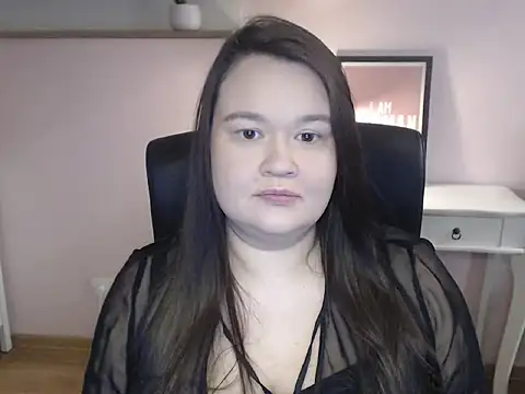 Snapshot of HollyDanceSoul chatting on February 9, 5:11 am HollyDanceSoul online show from February 9, 5:11 am