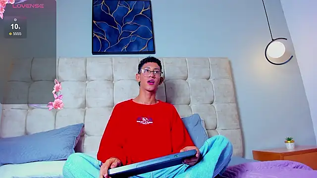 twink royale18 online show from February 10, 6:12 pm